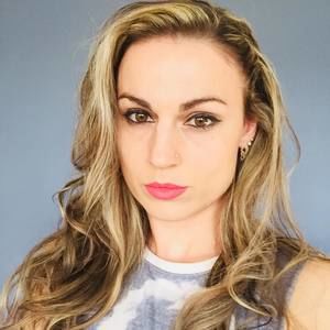 Meet your Posher, Lena